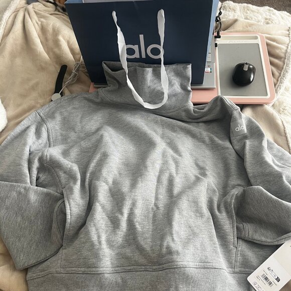 Alo - Hazy Mock Neck Pullover - Picture 6 of 6